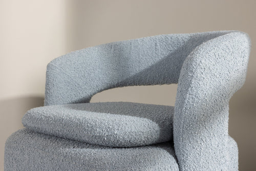Rebellenclub Fauteuil Akando - Licht blauw bouclé - vtwonen shop