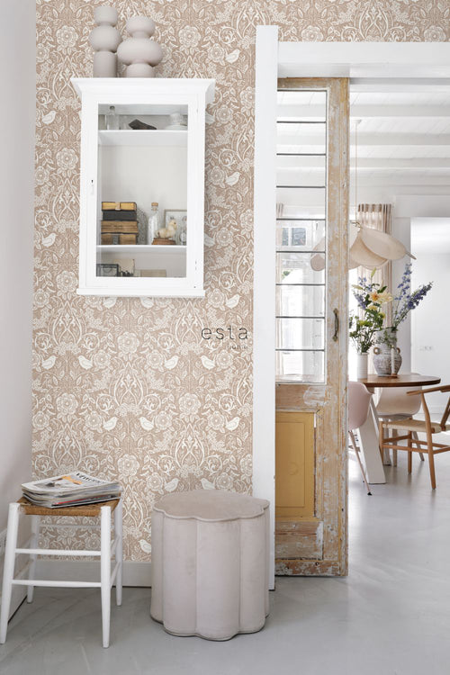 ESTAhome behang bloemen en vogels in art nouveau stijl nude kleur en wit - 53 cm x 10.05 m - 139324