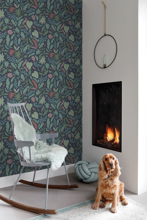 ESTAhome behang bladeren en bloemen donkerblauw, groen en roze - 50 x 900 cm - 131054 - vtwonen shop