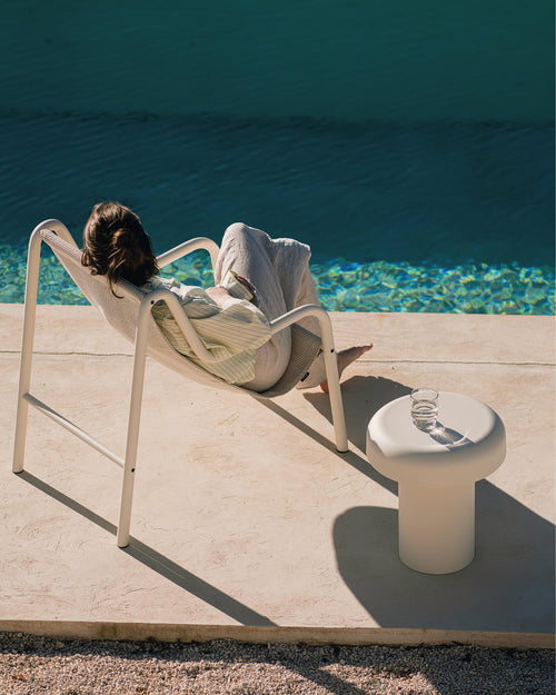 noo.ma Nokk Armchair outdoor loungestoel - Piazza Beige, waterdichte sling-zitting, stalen buizenframe