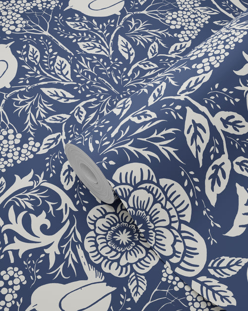 ESTAhome behang bloemen en vogels in art nouveau stijl donkerblauw - 50 x 900 cm - 139435
