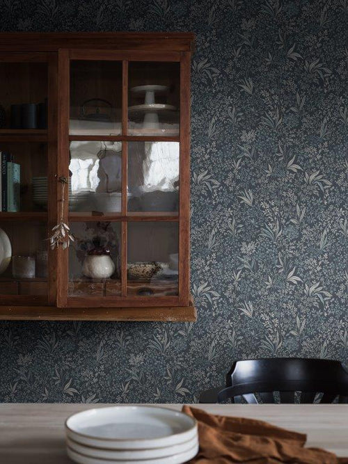 Borastapeter behang bladeren blauw - 53 cm x 10.05 m - 661012 - vtwonen shop