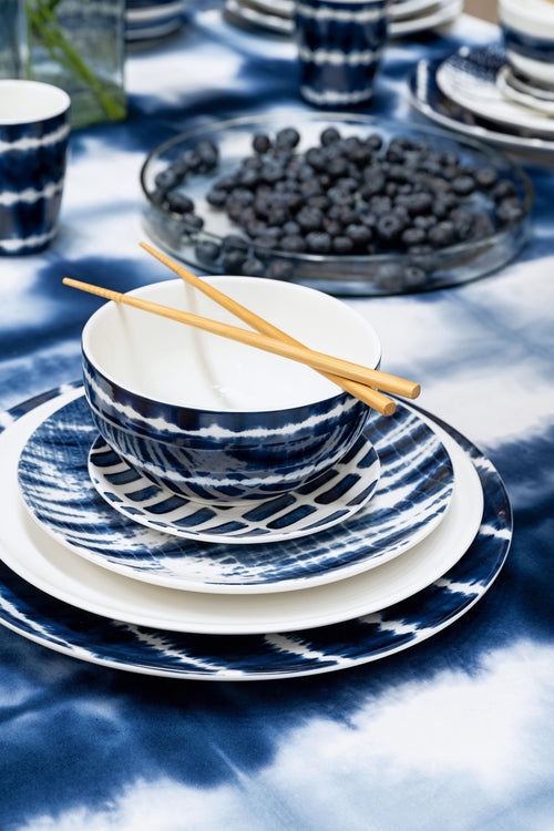 vtwonen - Tafelkleed Tie Dye - Blauw, Wit - 150x250cm - vtwonen shop