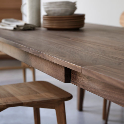 Tikamoon Uitschuifbare tafel in massief notenhout 6-12 pers. - Bruin - vtwonen shop