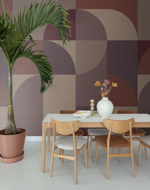 ESTAhome fotobehang cirkels in Bauhaus stijl donkerbruin en donker paars - 2.5 x 2.79 m - 159642