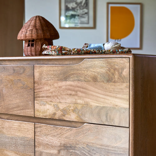 Tikamoon Kindercommode van massief mangohout - Bruin - vtwonen shop