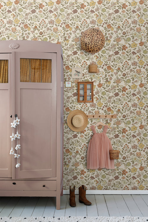 ESTAhome behang bloemetjes groen, geel, paars en terracotta - 50 x 900 cm - 131325 - vtwonen shop