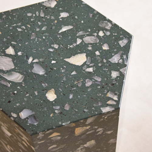 Tikamoon Hocker van groen premium terrazzo - Donkergroen - vtwonen shop