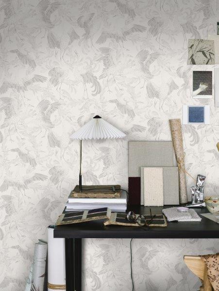 Borastapeter behang kraanvogels wit en lichtgrijs - 53 cm x 10.05 m - 660317 - vtwonen shop