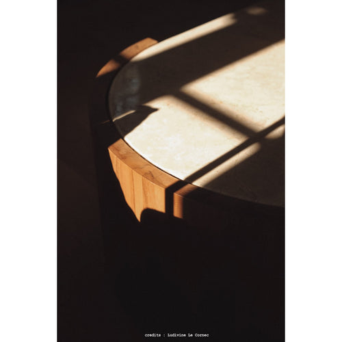 Tikamoon Salontafel in massief teak en marmer - Naturel - vtwonen shop