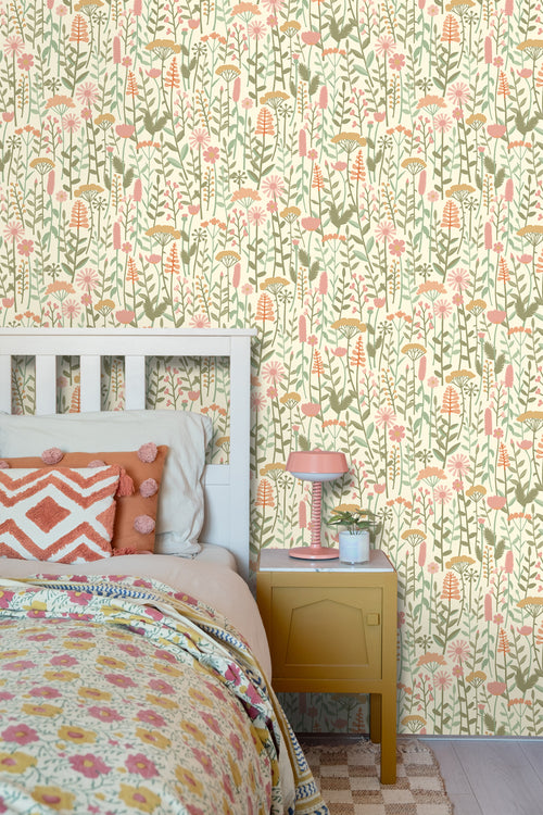 ESTAhome behang veldbloemen lichtgroen en roze - 50 x 900 cm - 131549 - vtwonen shop