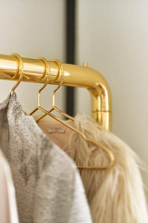 HKLIVING kledingrek met hangers Chubby – messing - vtwonen shop