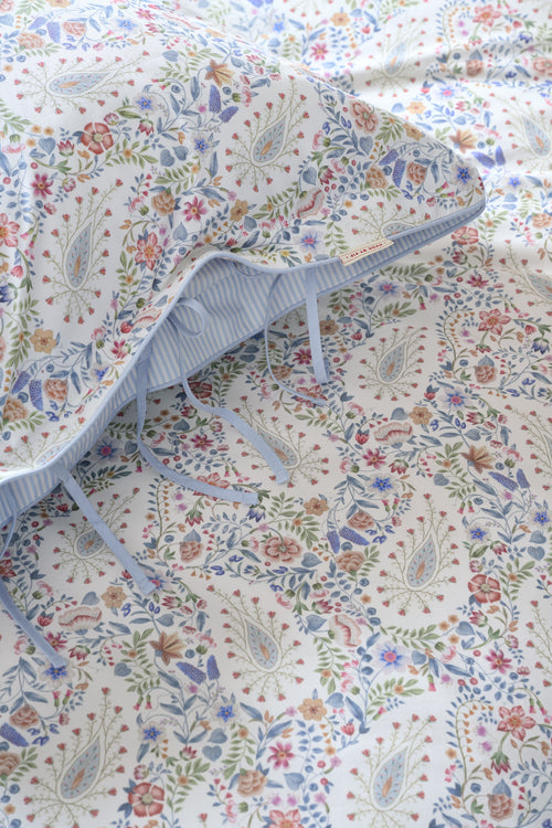 Pip Studio  Kairi Bloom - 270 x 260 cm - Licht blauw