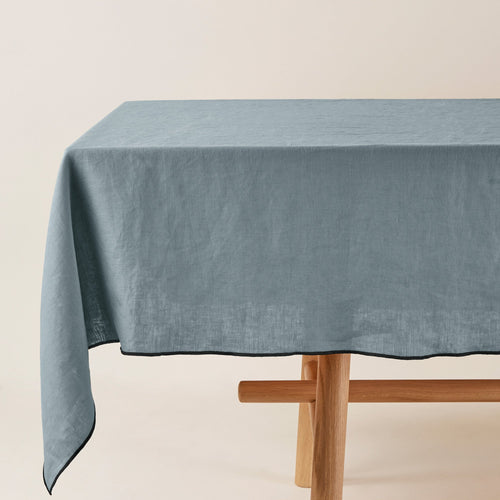 Madura Rechthoekig tafelkleed Carlina groen van grijze en zwarte hommel 170x320 cm