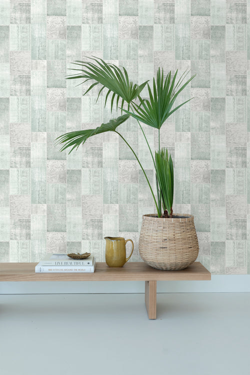 ESTAhome behang Marrakech kelim patchwork tapijt vergrijsd mintgroen - 53 cm x 10.05 m - 148650
