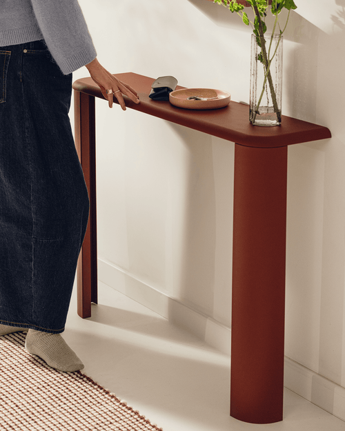 noo.ma Fli Console Table - 102x27x13,5 cm, Auburn Red, board en gepoedercoat staal