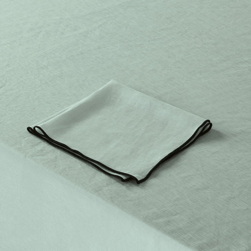 Madura Rechthoekig tafelkleed Carlina linde en zwarte hommel 170x250 cm