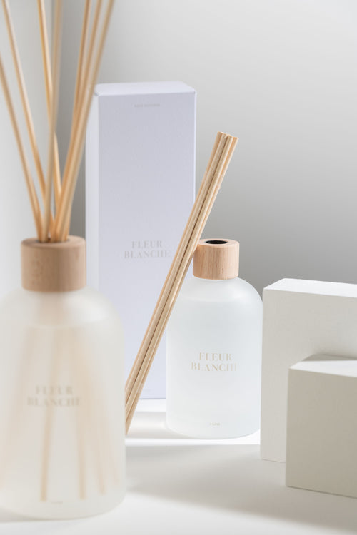 J-Line geurolie + stokjes Accords Essentiels - Fleur Blanche - wit - 250 ml - vtwonen shop