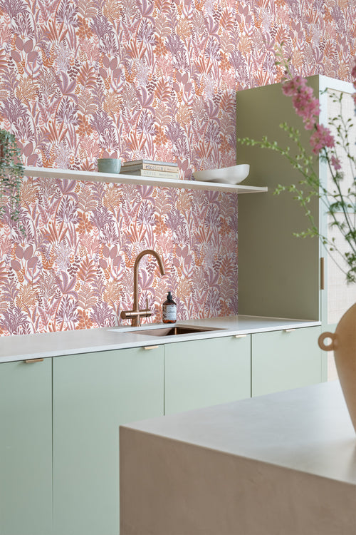 ESTAhome behang tropische bladeren en bloemen oranje en paars - 50 x 900 cm - 131667