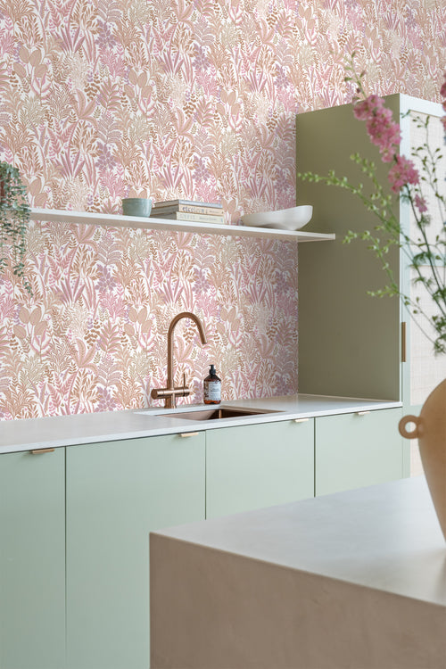 ESTAhome behang tropische bladeren en bloemen roze en paars - 50 x 900 cm - 131666 - vtwonen shop