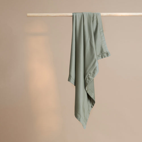 Coco & Cici - Bamboe Kussensloop 90 x 50 cm - Kussenhoes - Olijfgroen - 100% Eco Bamboe - Volant 2 cm - 1 stuk