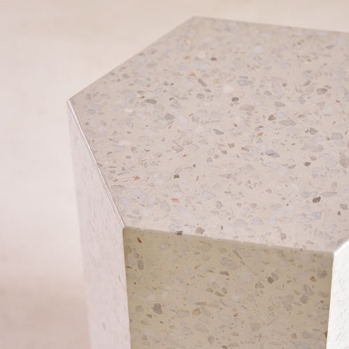 Tikamoon Hocker van wit premium terrazzo - Wit - vtwonen shop