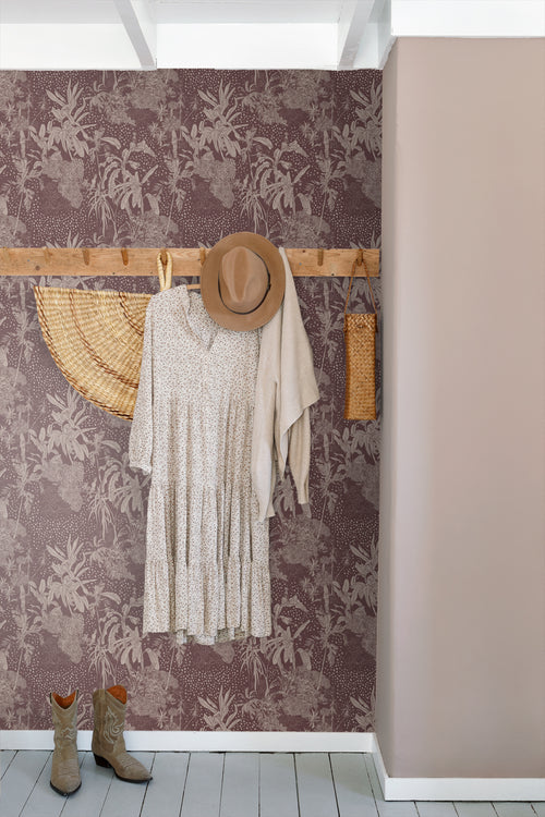 ESTAhome behang tropische bladeren aubergine paars - 50 x 900 cm - 139891 - vtwonen shop