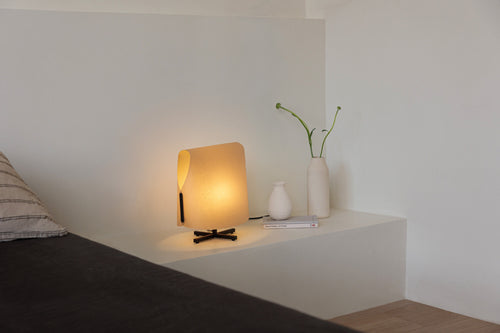 Faro Luang Kleine zwarte kameelkleurige tafellamp