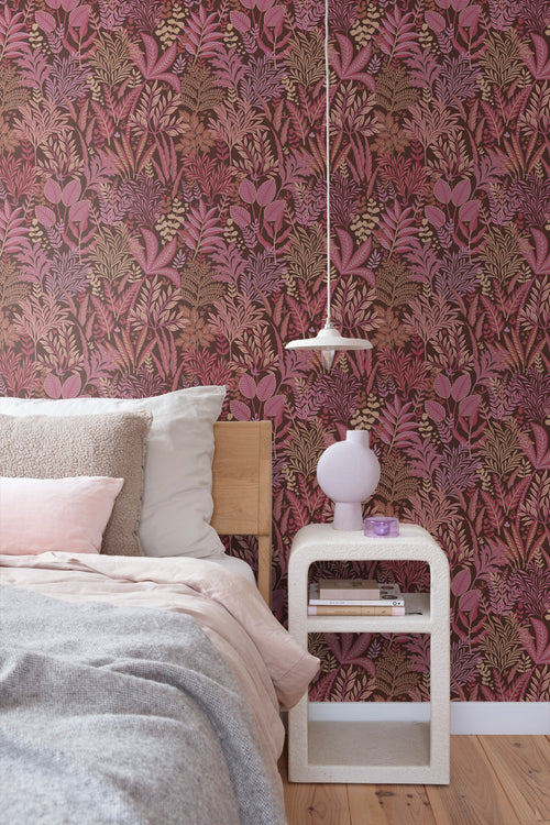 ESTAhome behang tropische bladeren en bloemen aubergine paars en roze - 50 x 900 cm - 131664 - vtwonen shop