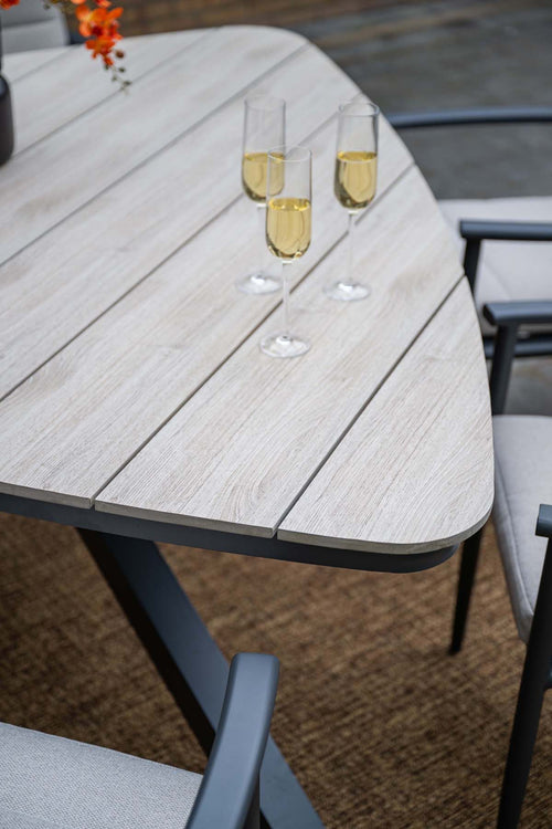 Edison tafel - triangelvorm - 170 cm-carbon black-light teak Vironwood - vtwonen shop