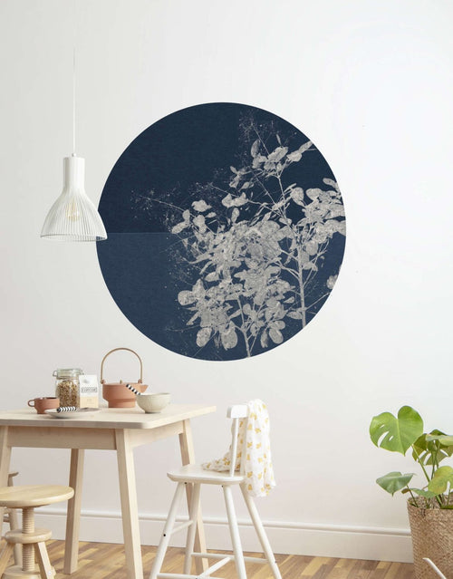 Sanders & Sanders zelfklevende behangcirkel tak donkerblauw - Ø 125 cm - 611770 - vtwonen shop
