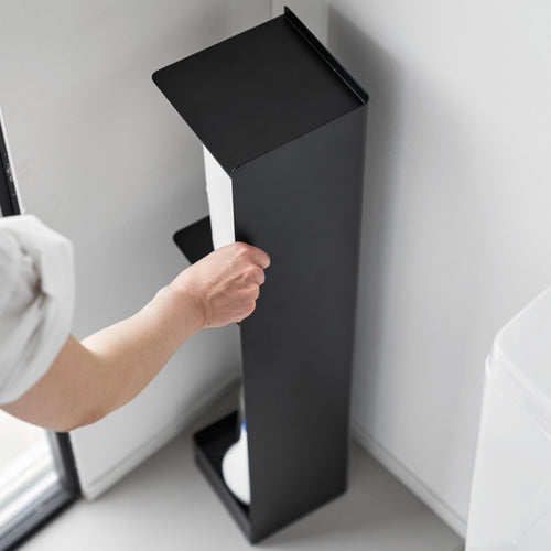 Yamazaki Tower Toiletrolhouder op wielen smal - Zwart - vtwonen shop