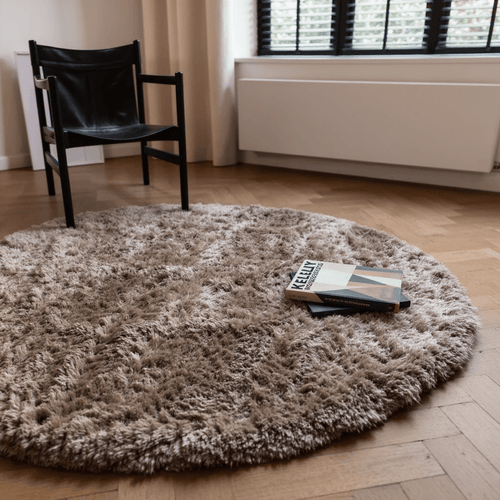 Interieur05 Rond hoogpolig vloerkleed Fender taupe - 200 x 200 cm - vtwonen shop