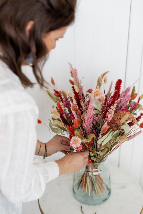 Boeket droogbloemen Amelia | Lengte ± 65 centimeter | Met roze en naturelle droogbloemen - vtwonen shop