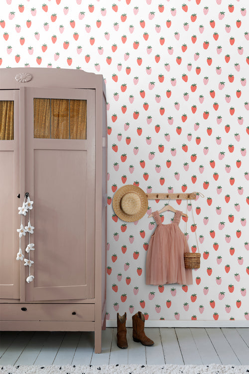 ESTAhome behang aardbeien wit en roze - 50 x 900 cm - 131650 - vtwonen shop