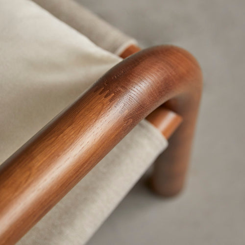 Tikamoon Fauteuil van donker massief eikenhout en crèmekleurig fluweel - Beige