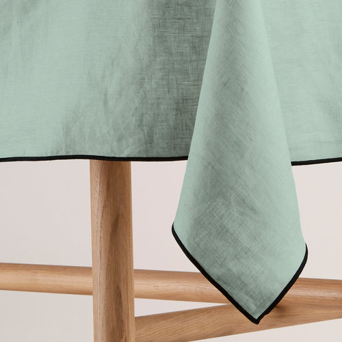 Madura Rechthoekig tafelkleed Carlina linde en zwarte hommel 170x250 cm