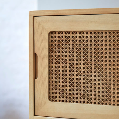 Tikamoon Hoge kolomkast van massief iepenhout en vlechtwerk - Naturel - vtwonen shop