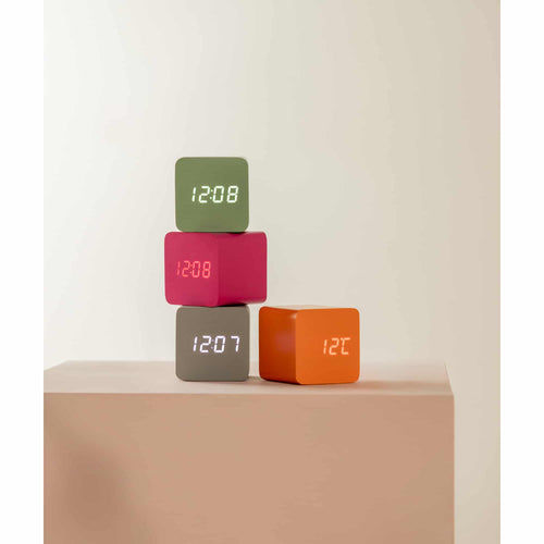 Karlsson wekker Spry Square - oranje - 6.6x6.8x6.6cm - vtwonen shop