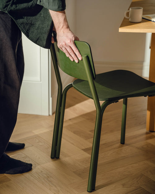 noo.ma Kei Chair - eiken plywood stoel, comfortabel en tijdloos design