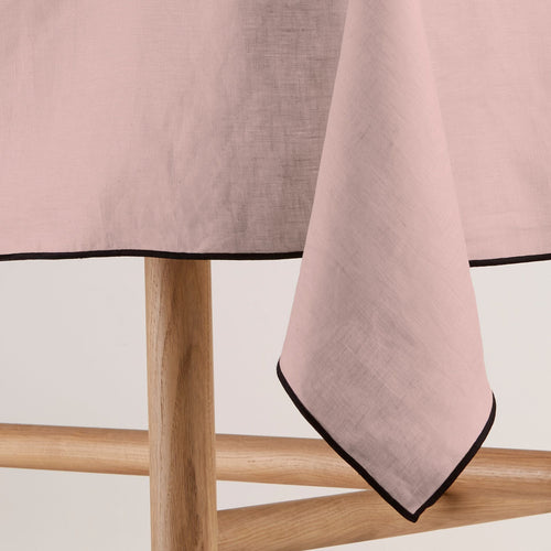 Madura Vierkant tafelkleed Carlina poederroze en zwarte hommel 170x170 cm