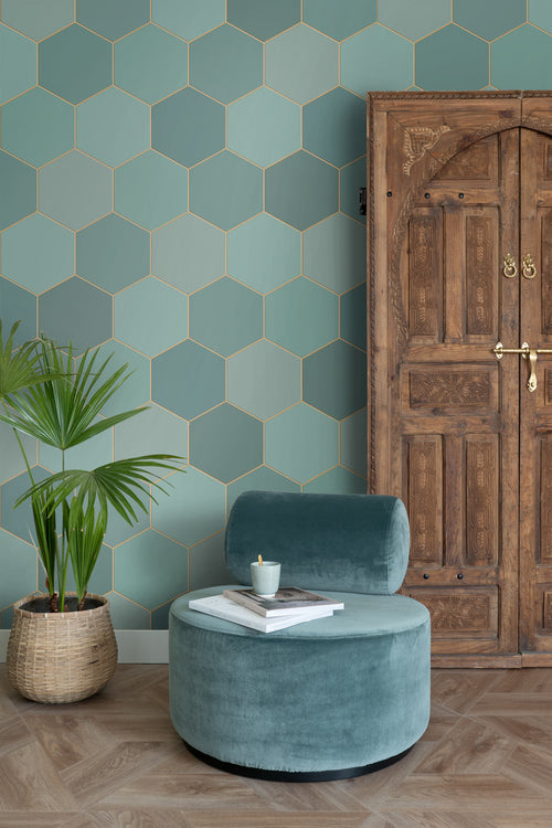 ESTAhome fotobehang hexagon zeegroen en petrolblauw - 150 x 279 cm - 158958 - vtwonen shop