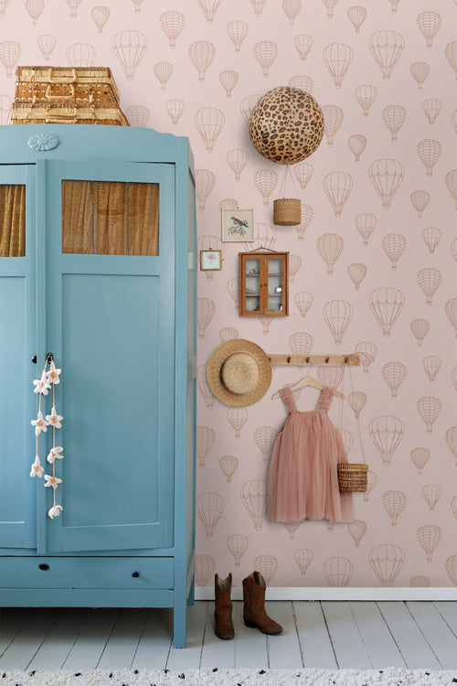 ESTAhome behang luchtballonnen terracotta roze - 50 x 900 cm - 139720 - vtwonen shop