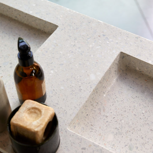 Tikamoon Badkamermeubel van massief notenhout en moon premium terrazzo 120 cm - Beige - vtwonen shop