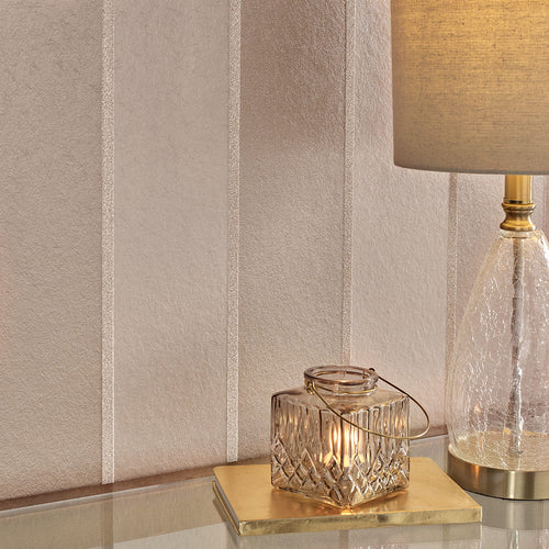 Graham & Brown Vliesbehang - Baroque met Kraaltjes Strepen Champagne