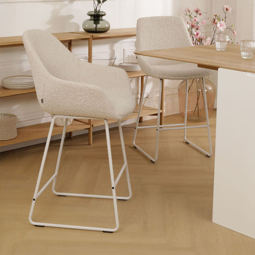 Nolon Nino-Mae Barkruk Bouclé Beige - met Armleuning - Wit - 75 cm - vtwonen shop