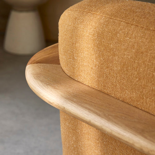 Tikamoon Fauteuil in massief eikenhout en camelbruine stof - Lichtbruin