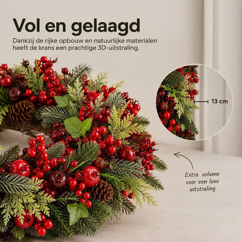 Mica Decorations Norah Kerstkrans met Dennenappels - Kerstversiering met Traditionele Look - Deurkrans voor in de Hal of bij de Voordeur - H13 x Ø50