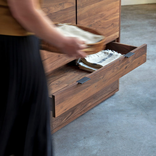 Tikamoon Massief notenhouten dressoir 110 cm - Bruin - vtwonen shop