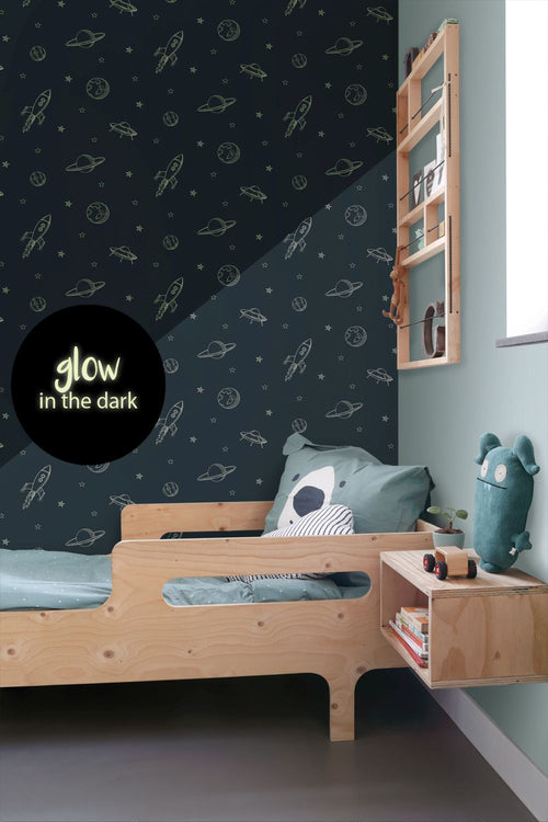 ESTAhome glow-in-the-dark behang planeten in de ruimte donkerblauw - 53 cm x 10.05 m - 139761